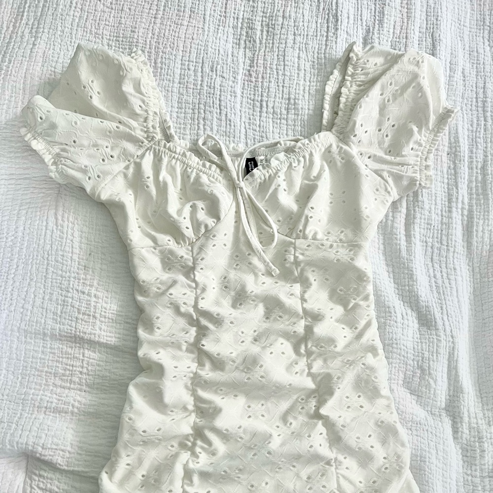 White PRINCESS POLLY dress dooop🤭